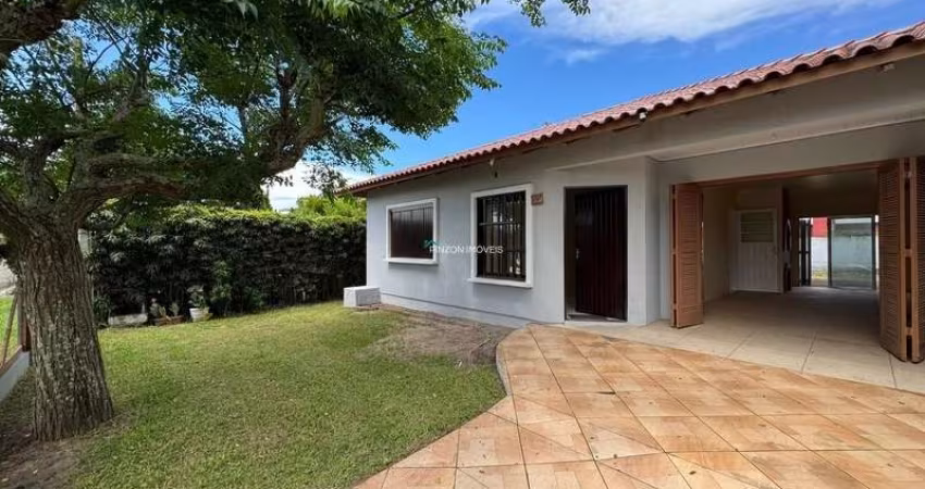 Casa em ótima localização a poucos metros do mar.