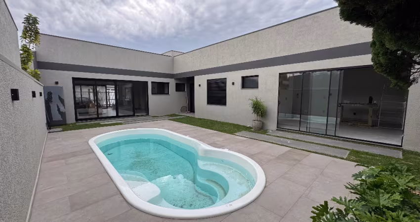 Casa nova com piscina em Atlântida Sul, próxima da praia
