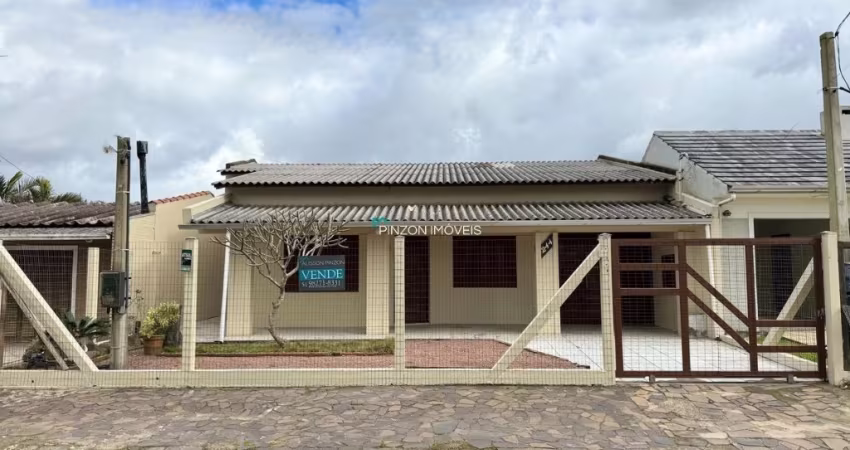 Casa próxima à Avenida Principal de Atlântida Sul