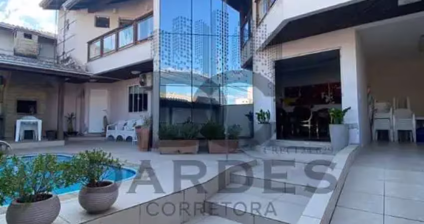 CASA Á VENDA NAS NAÇÕES EM BC