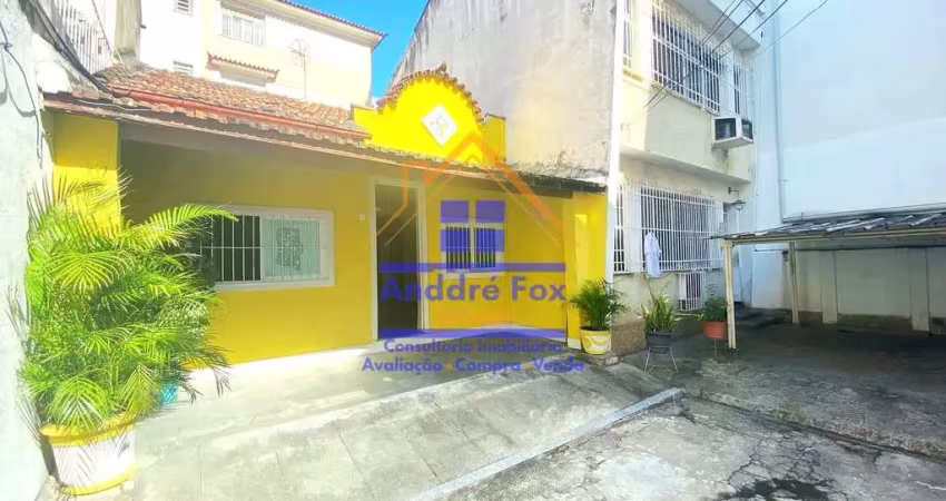 Casa com sala, 2 quartos, cozinha, área de serviço, quintal, garagem para 1 carro, à venda, 70 m²,