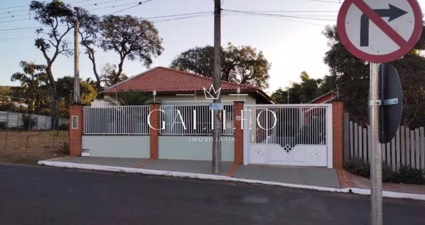 Vende-se Casa térrea mobiliada na cidade de Brotas, localizada no interior de São Paulo.