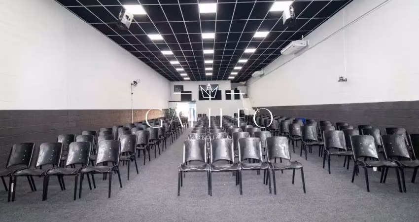 Galpão para locação e venda em vila santa terezinha, perto do centro de várzea paulista com 3 vagas de garagem frente.