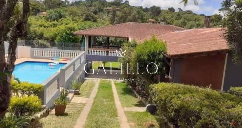 VENDE-SE CHACARA ESTILO COLONIAL -  3 DORMITORIOS COM PISCINA E CHURRASQUEIRA EM JARINU