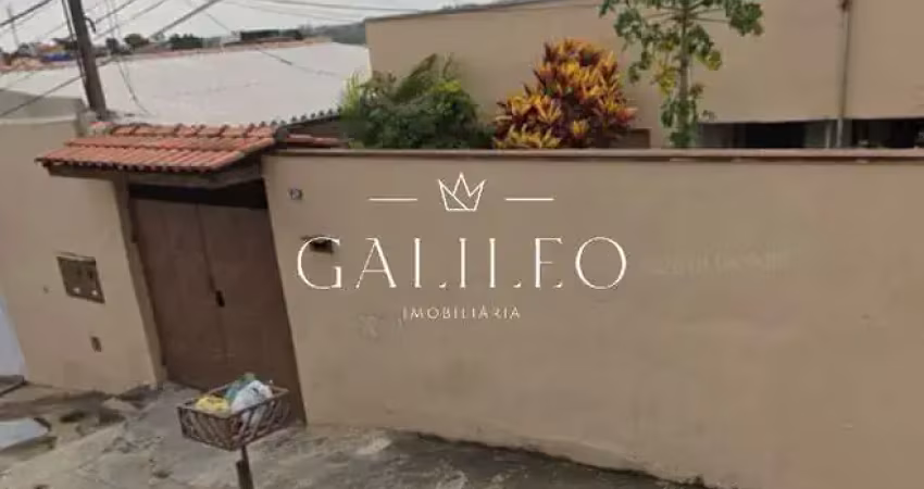 Oportunidade única no jardim do lago em jundiaí - sp! este terreno possui três casas antigas, perfeito para construir o seu novo negócio ou o lar dos seus sonhos.