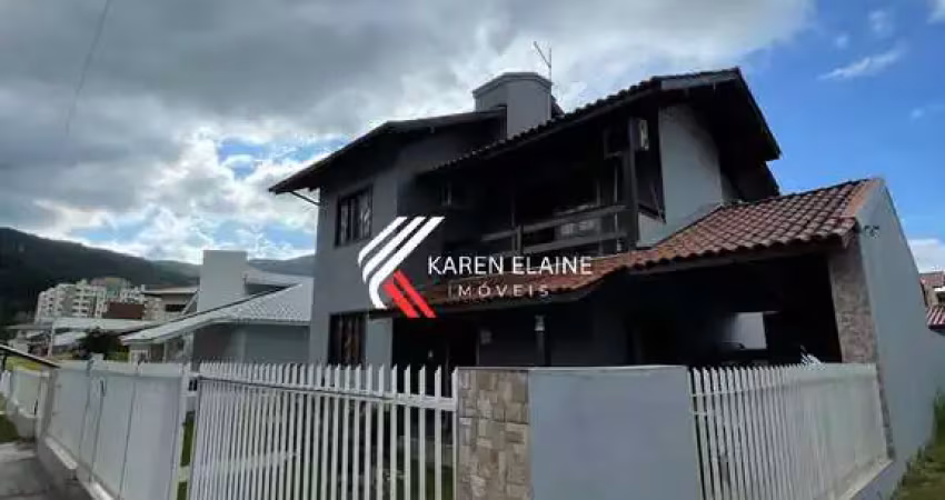 Casa à venda c/ 03 dormitórios, sendo 1 suíte na pedra branca - palhoça/sc.