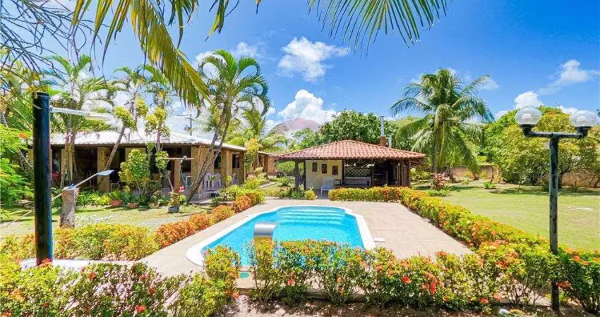 Casa à venda em Itacimirim Camaçari-BA, 3 quartos, 1 suíte, 1 sala, 4 banheiros, 6 vagas, 246m². Aproveite!