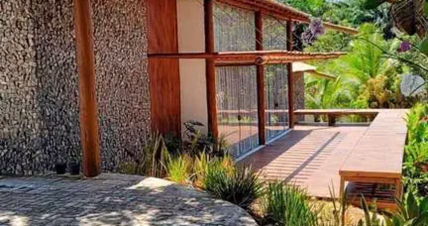 Residência de alto padrão em condomínio: 3 quartos, 3 suítes, 1 sala, 4 banheiros, 3 vagas na Mata de São João-BA, bairro Açuzinho.
