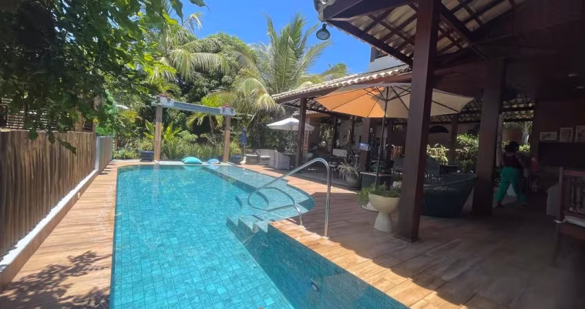 Luxuosa Casa em Condomínio à Venda em Mata de São João-BA, Praia do Forte: 5 quartos, 5 suítes, 3 salas, 7 banheiros, 4 vagas, 380m²!