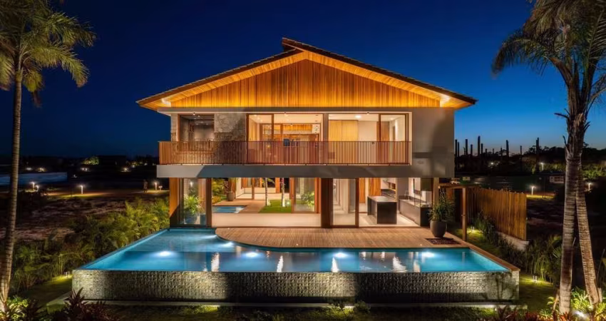 Venda de Casa em Condomínio de Luxo na Praia do Forte, Mata de São João-BA: 7 quartos, 6 suítes, 1 sala, 7 banheiros, 3 vagas, 450m²!