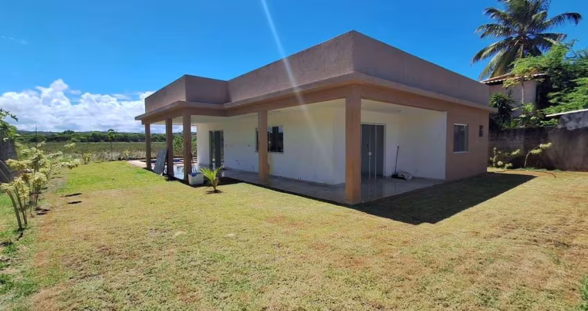 Venda de Casa de Alto Padrão em Itacimirim, Camaçari-BA: 3 Quartos, 2 Suítes, 1 Sala, 3 Banheiros, 4 Vagas, 300m².