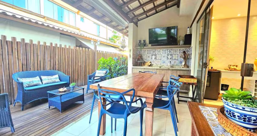 Apartamento Duplex com 2 Suítes, 900m da Praia, Porteira fechada, a venda em Itacimirim