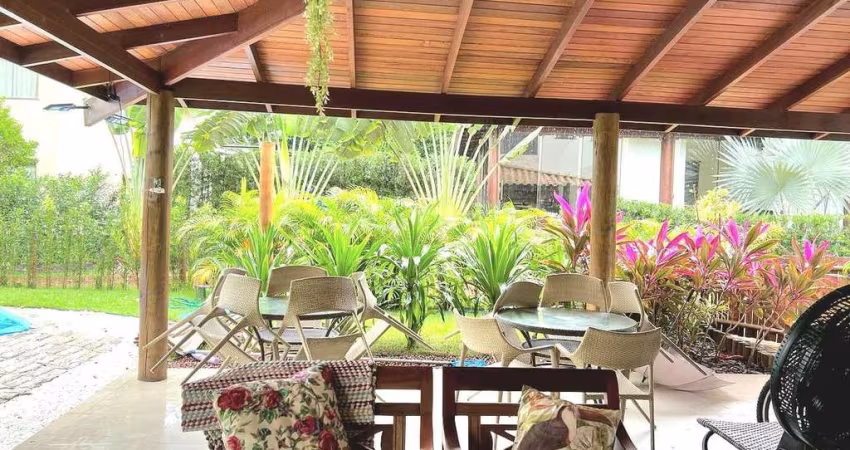 Casa de luxo em condomínio na Praia do Forte em Mata de São João-BA: 4 quartos, 4 suítes, 1 sala, 5 banheiros, 3 vagas de garagem e 200m² de área.