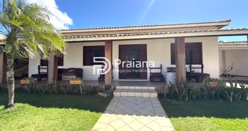 Casa para locação anual em guarajuba, camaçari-ba: 4 quartos, 2 suítes, 180m².