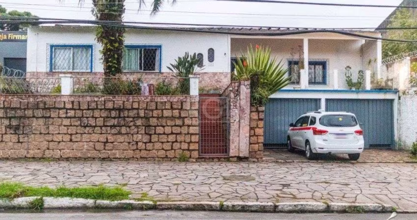Casa para Venda - 240m², 3 dormitórios, sendo 1 suites, 3 vagas - Cristal