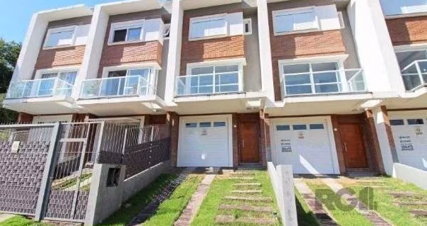 Sobrado para Venda - 100m², 3 dormitórios, sendo 3 suites, 2 vagas - Portal Do Guarujá