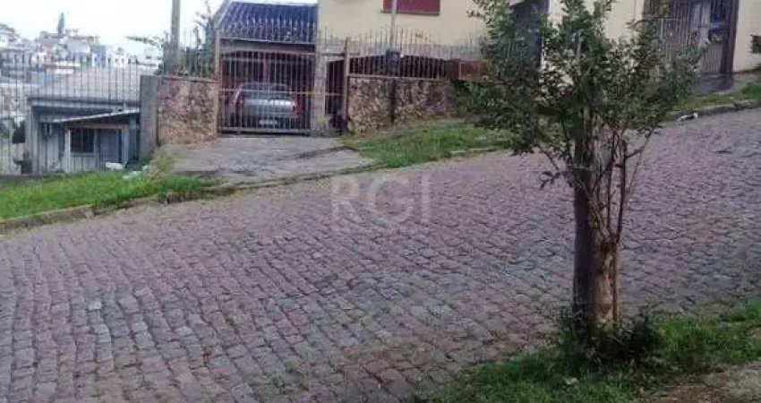 Casa com 3 quartos à venda na Avenida Teresina, 249, Medianeira, Porto Alegre