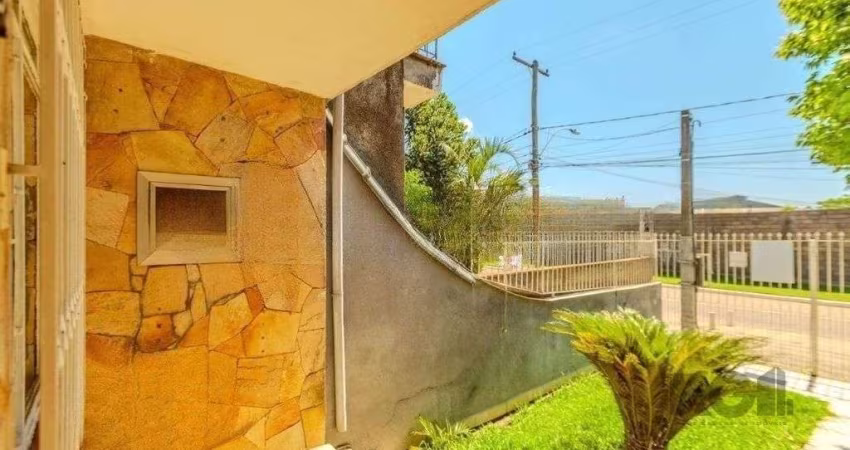 Casa de 3 dormitórios no bairro Rubem Berta