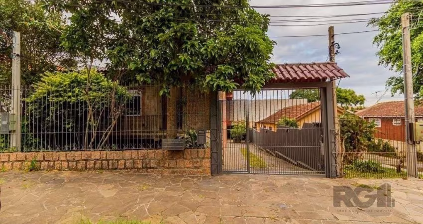 Casa de 4 dormitórios no bairro Espírito Santo