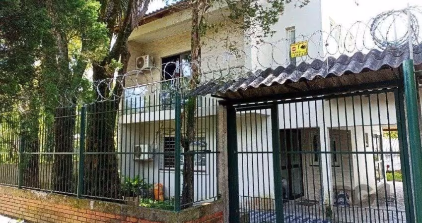 Casa com 3 dormitórios no bairro Costa e Silva