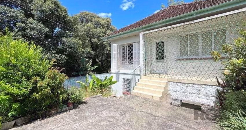Casa à venda na Rua Marechal Mesquita, no bairro Teresópolis.
