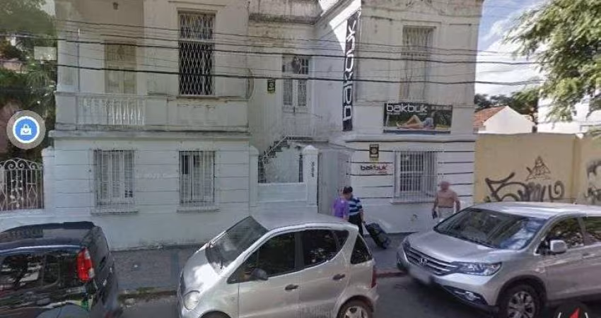 Casa para Venda - 928m², 5 dormitórios, 4 vagas - Bom Fim