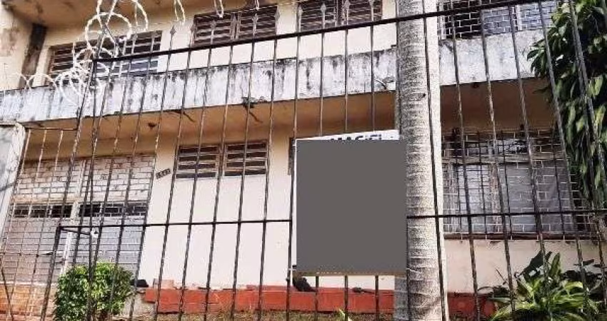 Casa em Porto Alegre, no bairro Cristal, com 4 dormitório(s), e 4 banheiros, à venda.