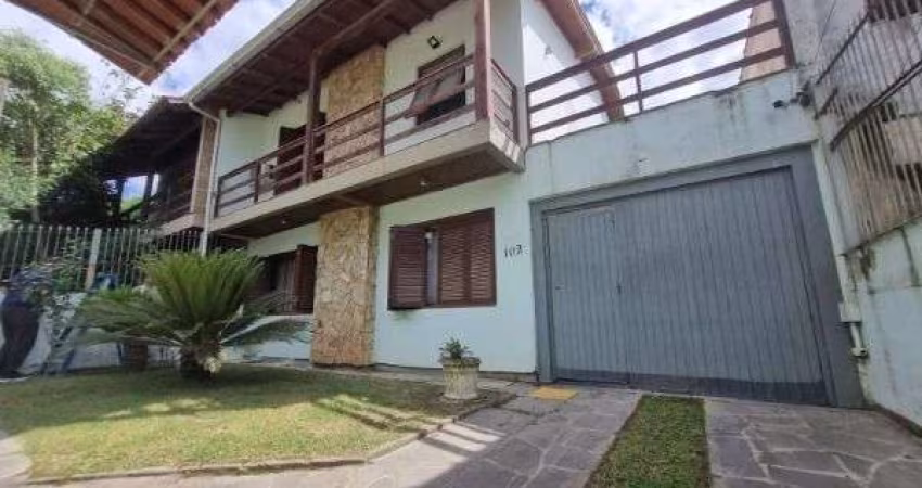 Sobrado em Porto Alegre, no bairro Ponta Grossa, com 4 dormitório(s), e 4 banheiros, à venda.