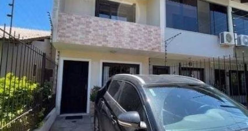 Casa em Porto Alegre, no bairro Hípica, com 3 dormitório(s), e 3 banheiros, à venda.