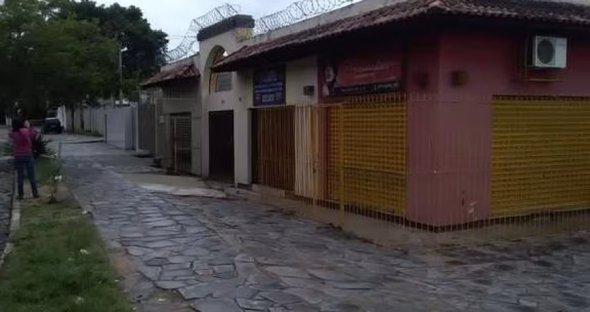 Loja térrea, frente para a rua Bairro Cristal