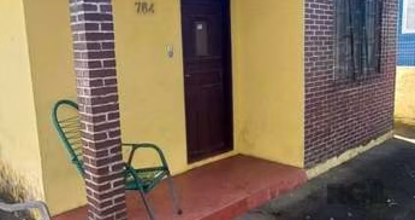 Oportunidade na zona sul, terreno com duas casas, 03 dormitórios e cozinha com churrasqueira.