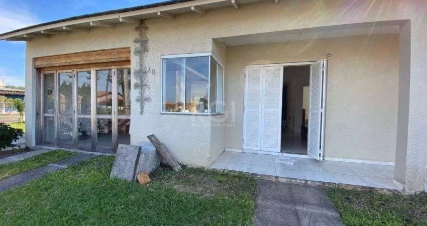 Casa para Venda - 69m², 2 dormitórios, 2 vagas - Capão Novo