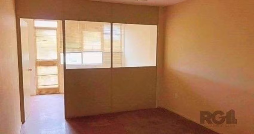 Sala / Conjunto comercial no Partenon com 32m² desocupada fundos