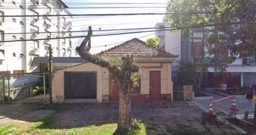 Terreno no Bairro Higienópolis em Porto Alegre com 348 m2