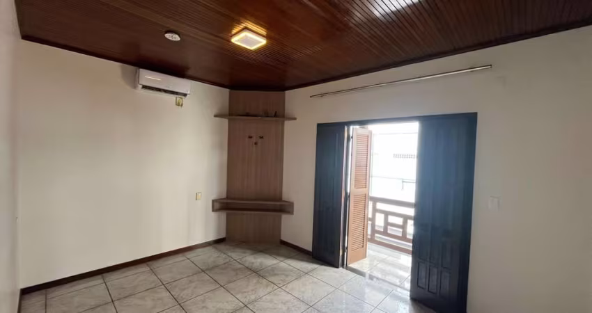 Casa para Locação em Itajaí, Fazenda, 4 dormitórios, 1 suíte, 3 banheiros, 3 vagas