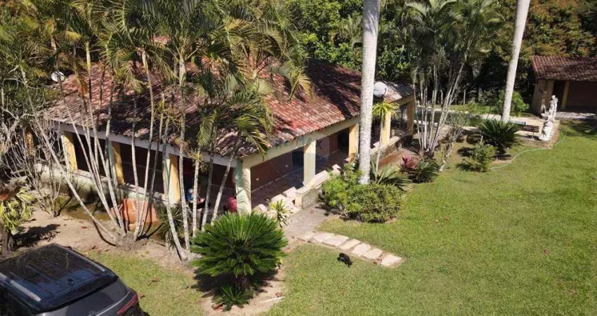 Sítio em bambuí com três dormitórios ,uma suíte e piscina em bambuí.