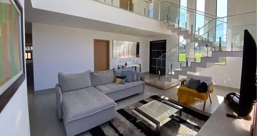 Luxuosa casa de condomínio 1 suíte master e 2 suites canadenses em inoã, com piscina, em maricá à venda