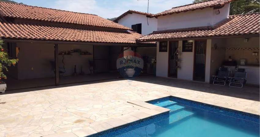 Casa em condomínio fechado com dois dormitórios.