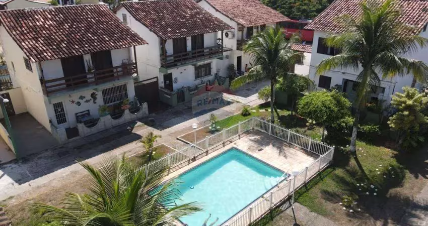 Casa em condomínio fechado,três dormitórios.