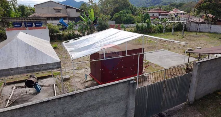 'Terreno plano e murado com 1242,26m2, comercial/multifamiliar em Maricá'