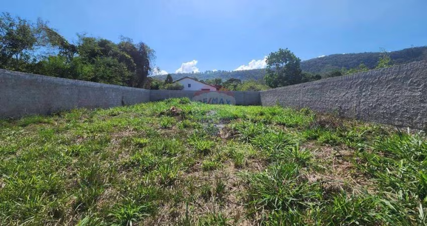 Terreno com 640 m2 murado e plano comercial/multifamiliar, na Av. Itaocaia Valley!