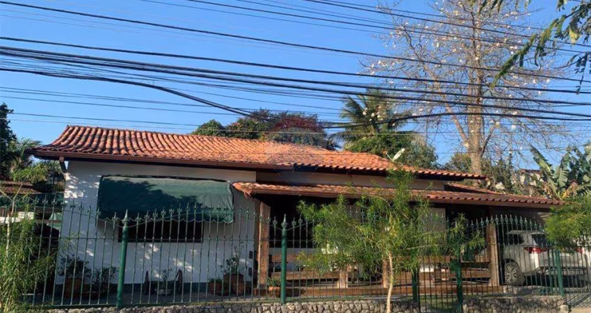 Linda Casa com 2 Pavimentos em Pendotiba.!!!!!