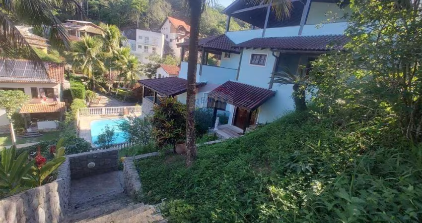 'Encontre Sua Casa dos Sonhos em Pendotiba!'
