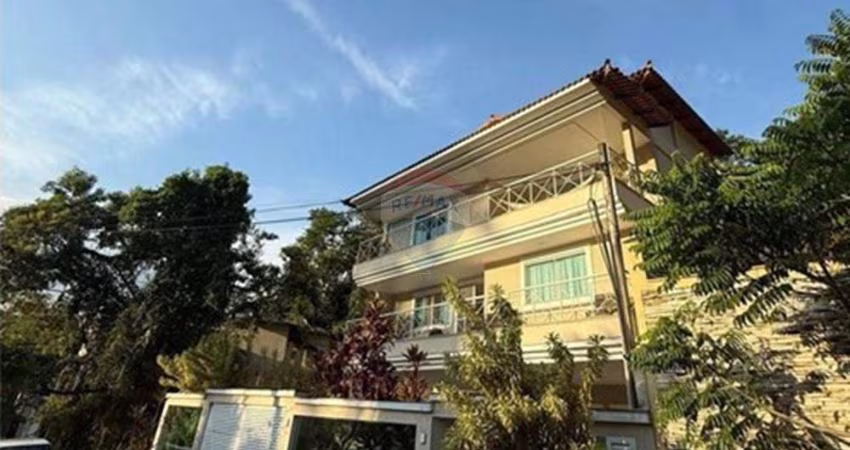 Casa Exclusiva no Condomínio Passaredo - Taquara