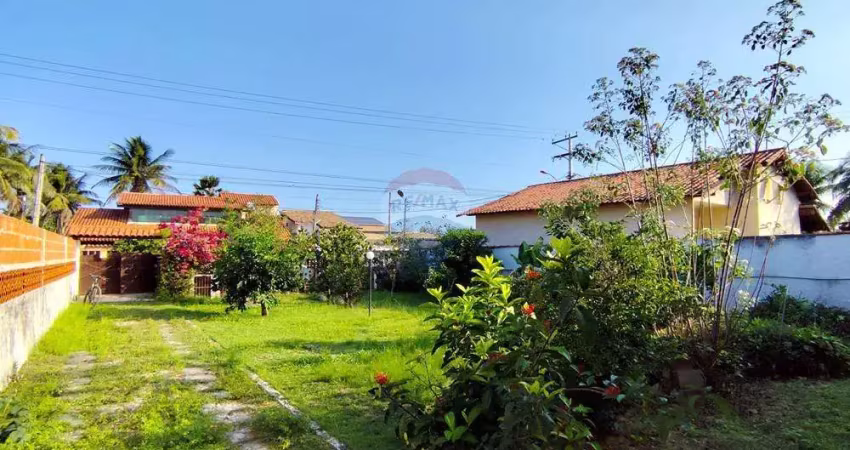 Casa com três quartos, perto da praia e da praça da 70, itaipuaçu terreno completo