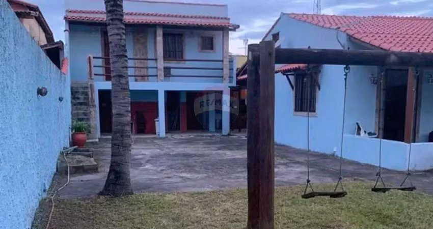 Ótima casa com 600m2 de terreno, piscina, três quartos, sendo duas suítes no jardim atlântico oeste, itaipuaçu, maricá