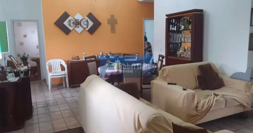 Linda casa de lote inteiro no jardim das indústrias.