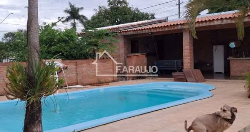 Linda Chácara em Araçoiaba da Serra, à 15 min de Sorocaba-SP Bairro Alvorada, à margem da Rodovia Raposo Tavares