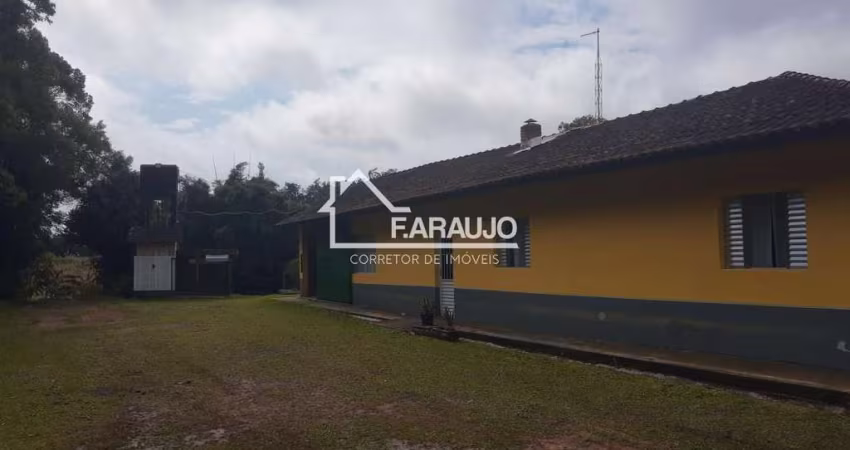 Oportunidade única: Sítio à venda em Tapiraí-SP, Bairro do Turvo! 5 quartos, 1 suíte, 2 salas, 4 banheiros, 10 vagas e 10 alqueires de área. Venha conferir!