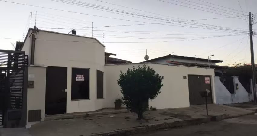Casa á Venda no Centro de  Vianópolis - GO